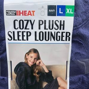 32 Degrees plush sleep lounger hoodie NWT
